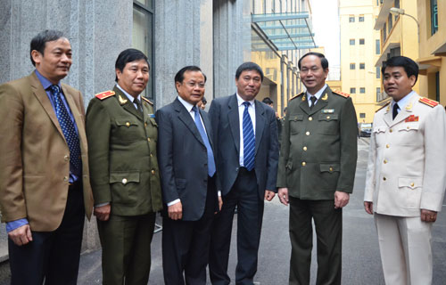 Bí thư Thành ủy Hà Nội Phạm Quang Nghị, Bộ trưởng Bộ Công an Trần Đại Quang với các đại biểu dự hội nghị của Công an TP Hà Nội.